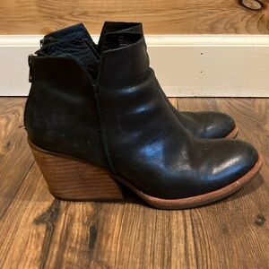 Kork Ease Black Leather Chunky Wedge Booties Size 7.5
